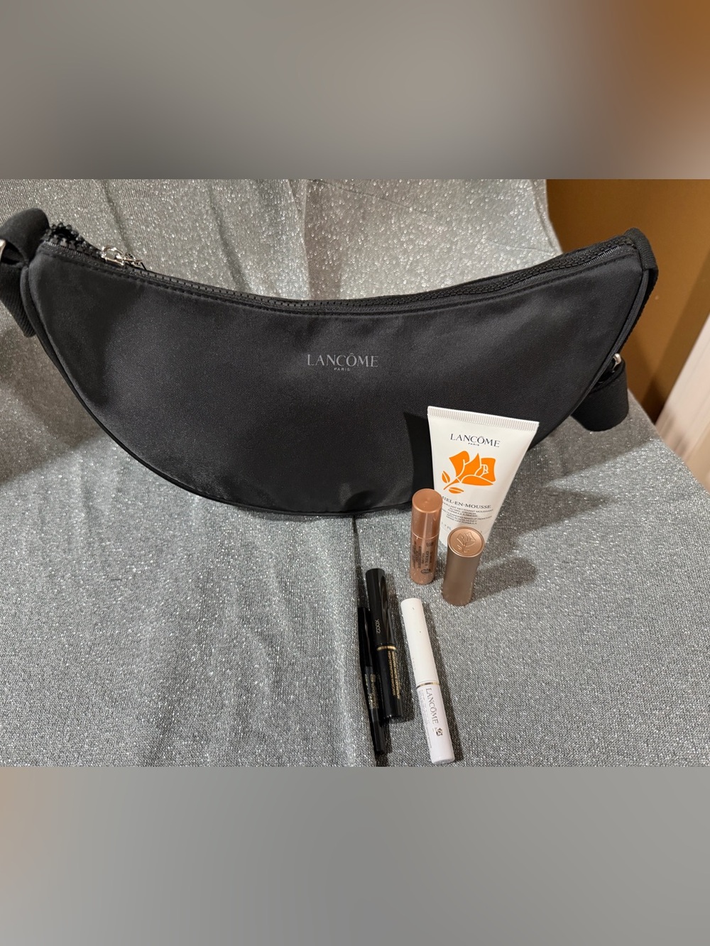 Lancôme Black Crossbody adjustable Bag 6 pieces Skincare & Cosmetics new